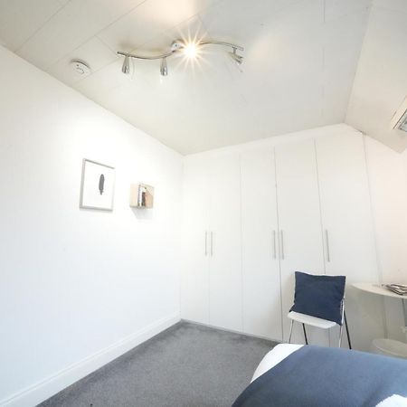 Airport Comfy Stay Harmondsworth Exteriör bild