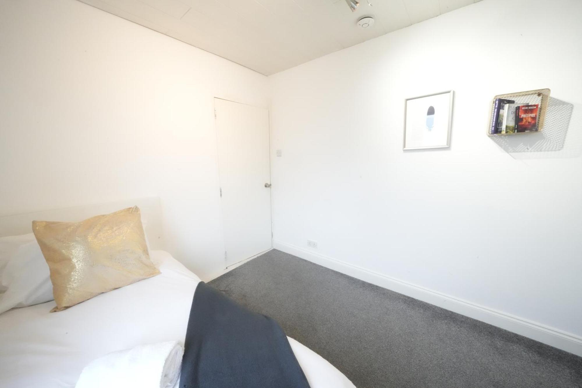 Airport Comfy Stay Harmondsworth Exteriör bild