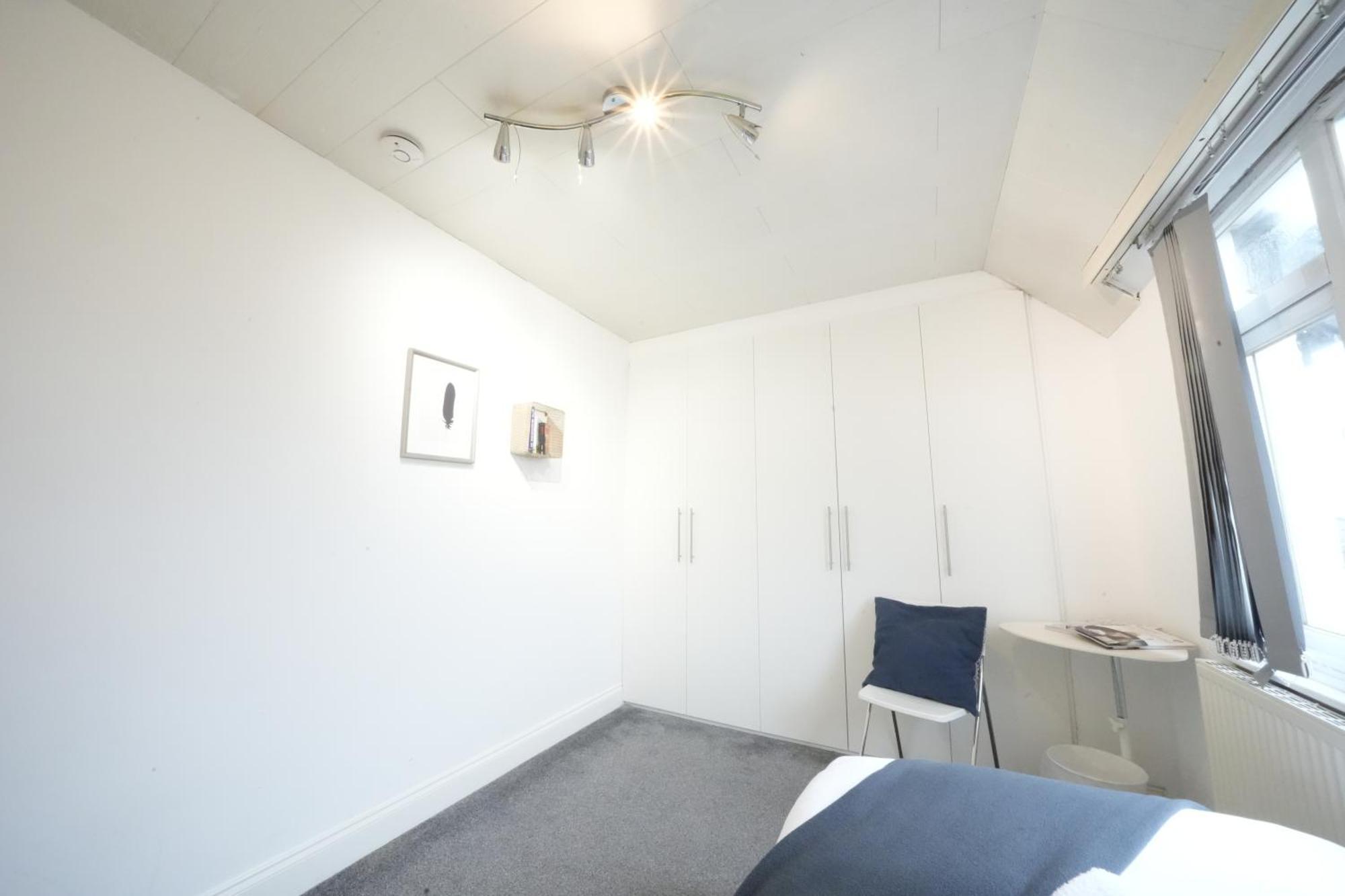 Airport Comfy Stay Harmondsworth Exteriör bild