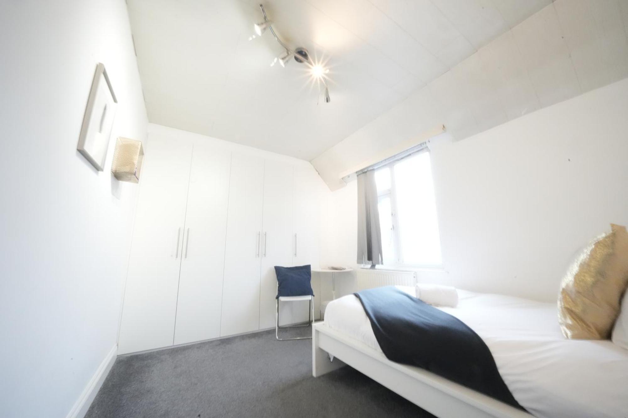 Airport Comfy Stay Harmondsworth Exteriör bild