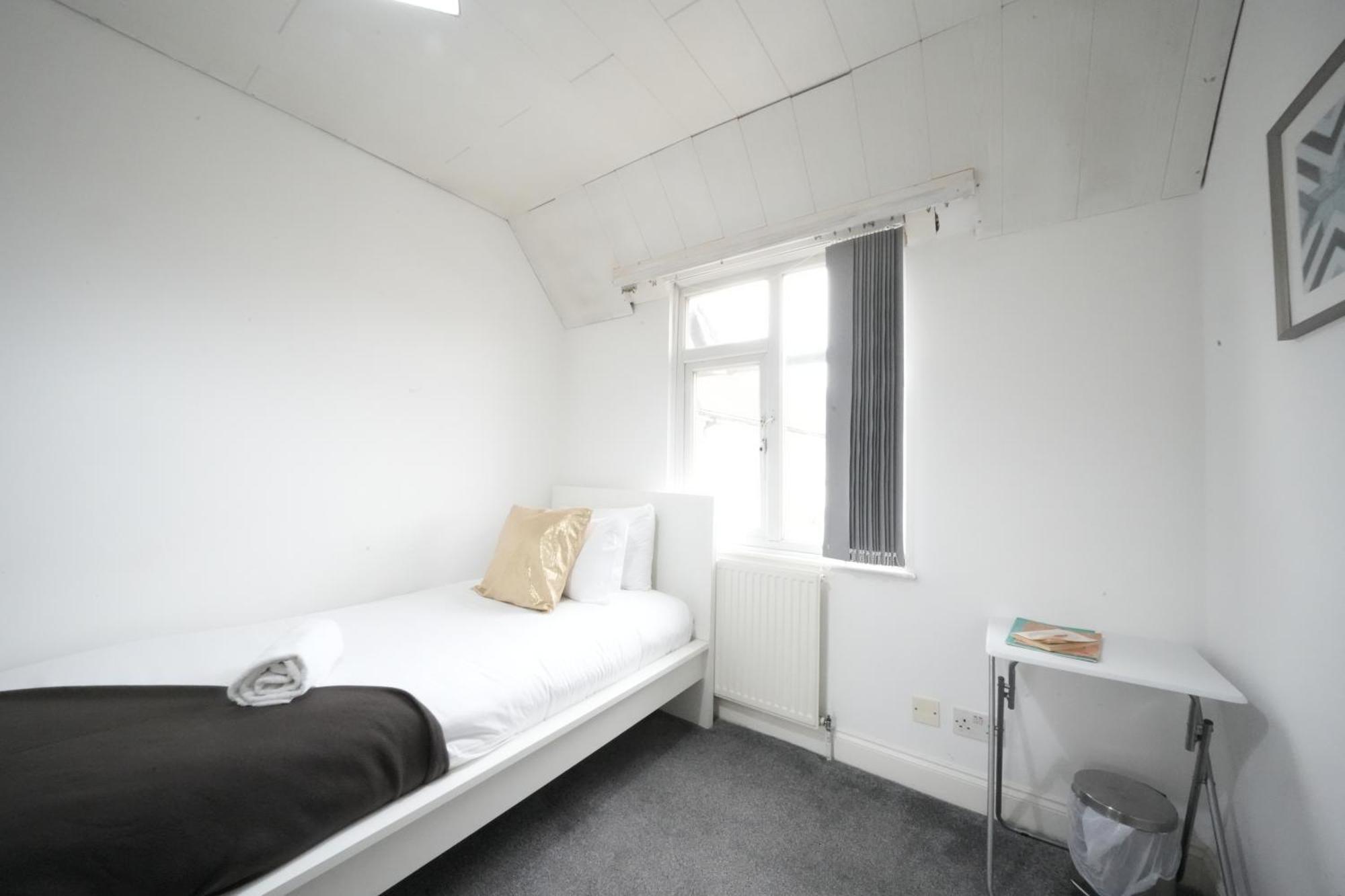 Airport Comfy Stay Harmondsworth Exteriör bild