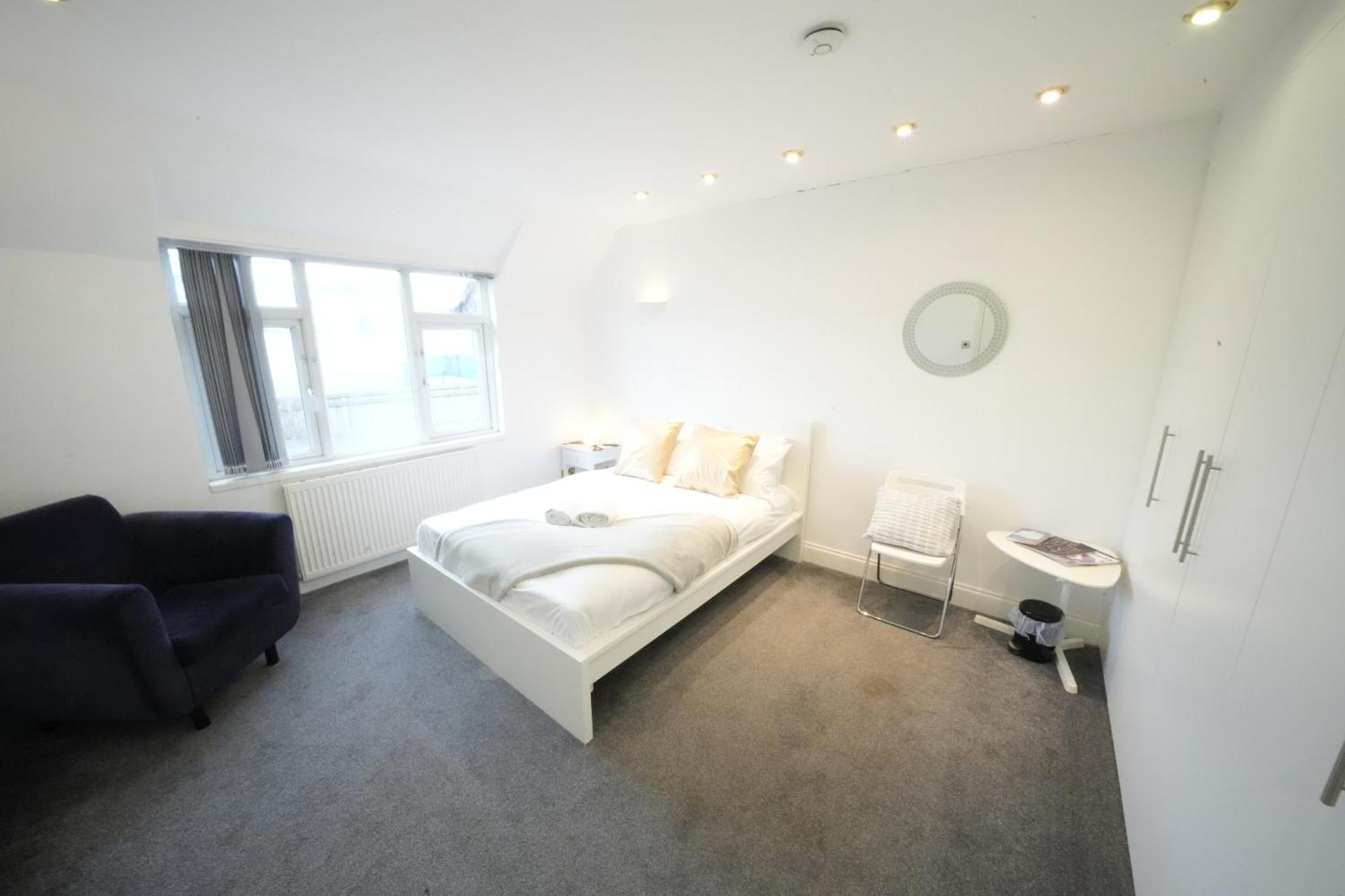 Airport Comfy Stay Harmondsworth Exteriör bild