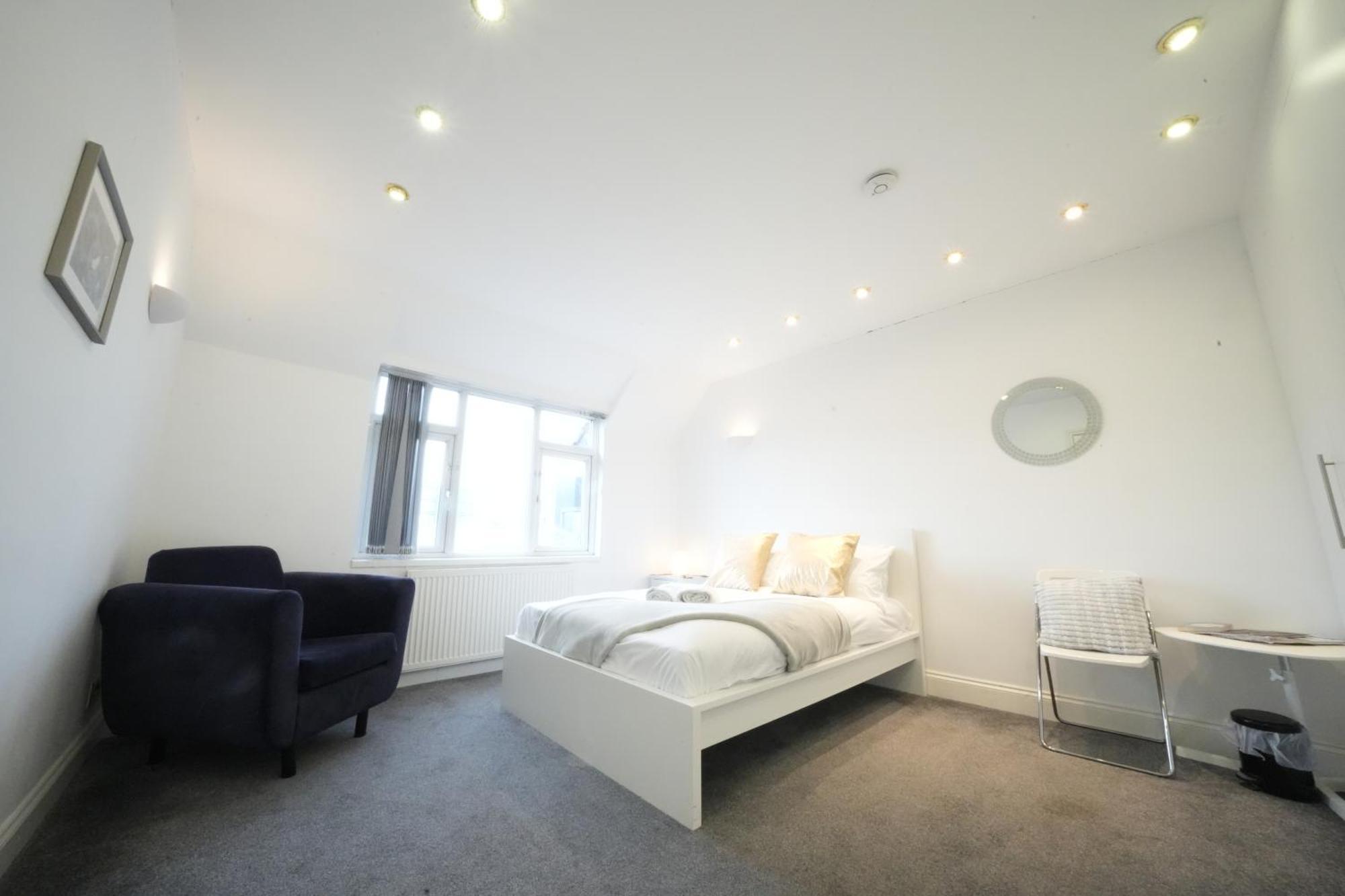 Airport Comfy Stay Harmondsworth Exteriör bild
