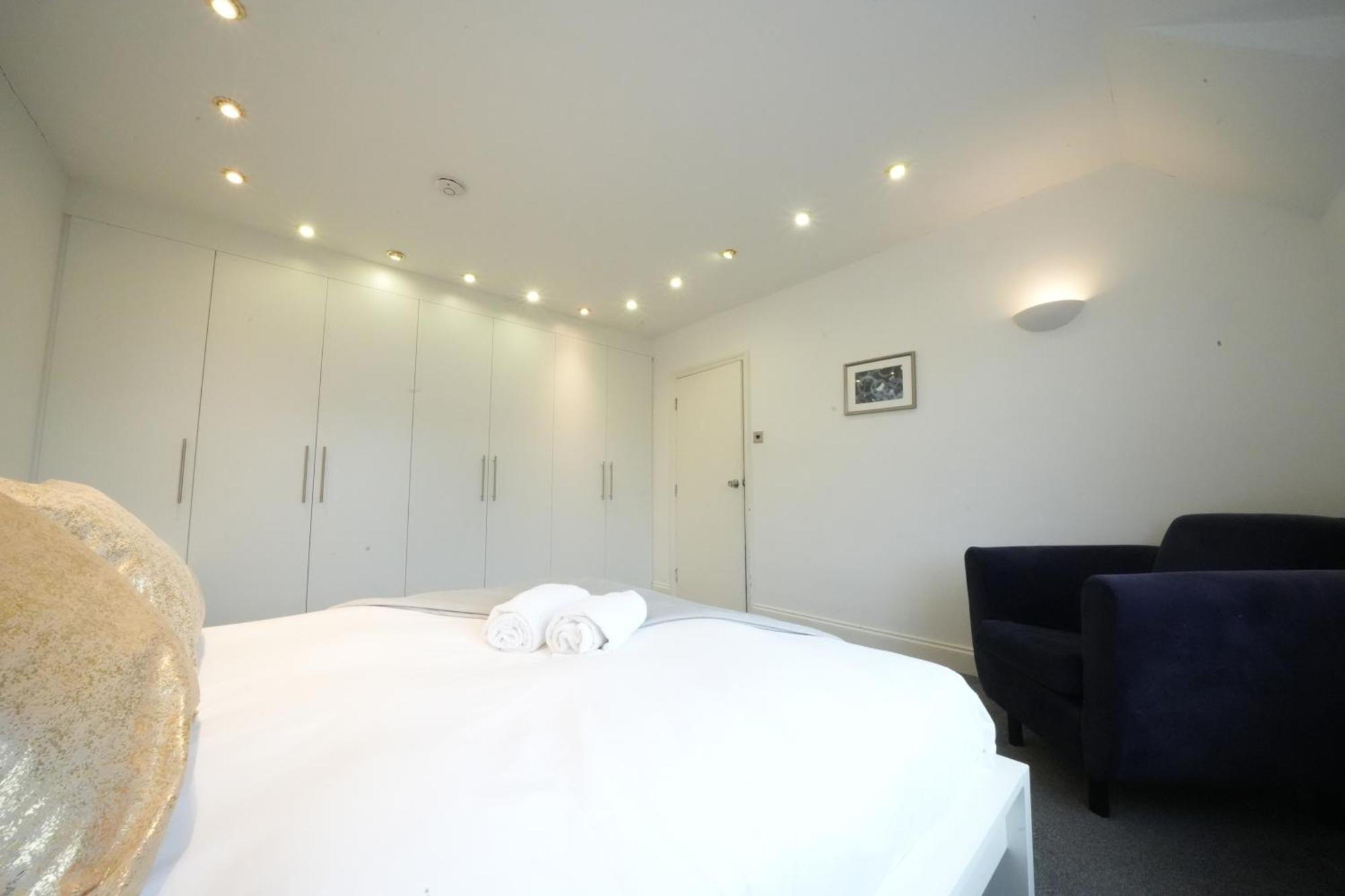 Airport Comfy Stay Harmondsworth Exteriör bild