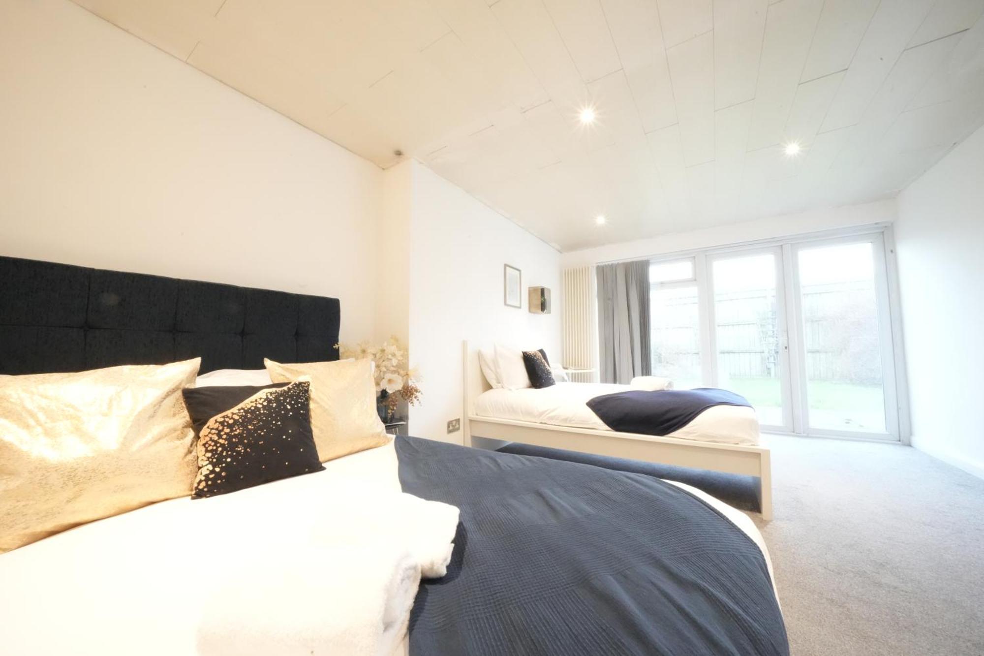 Airport Comfy Stay Harmondsworth Exteriör bild