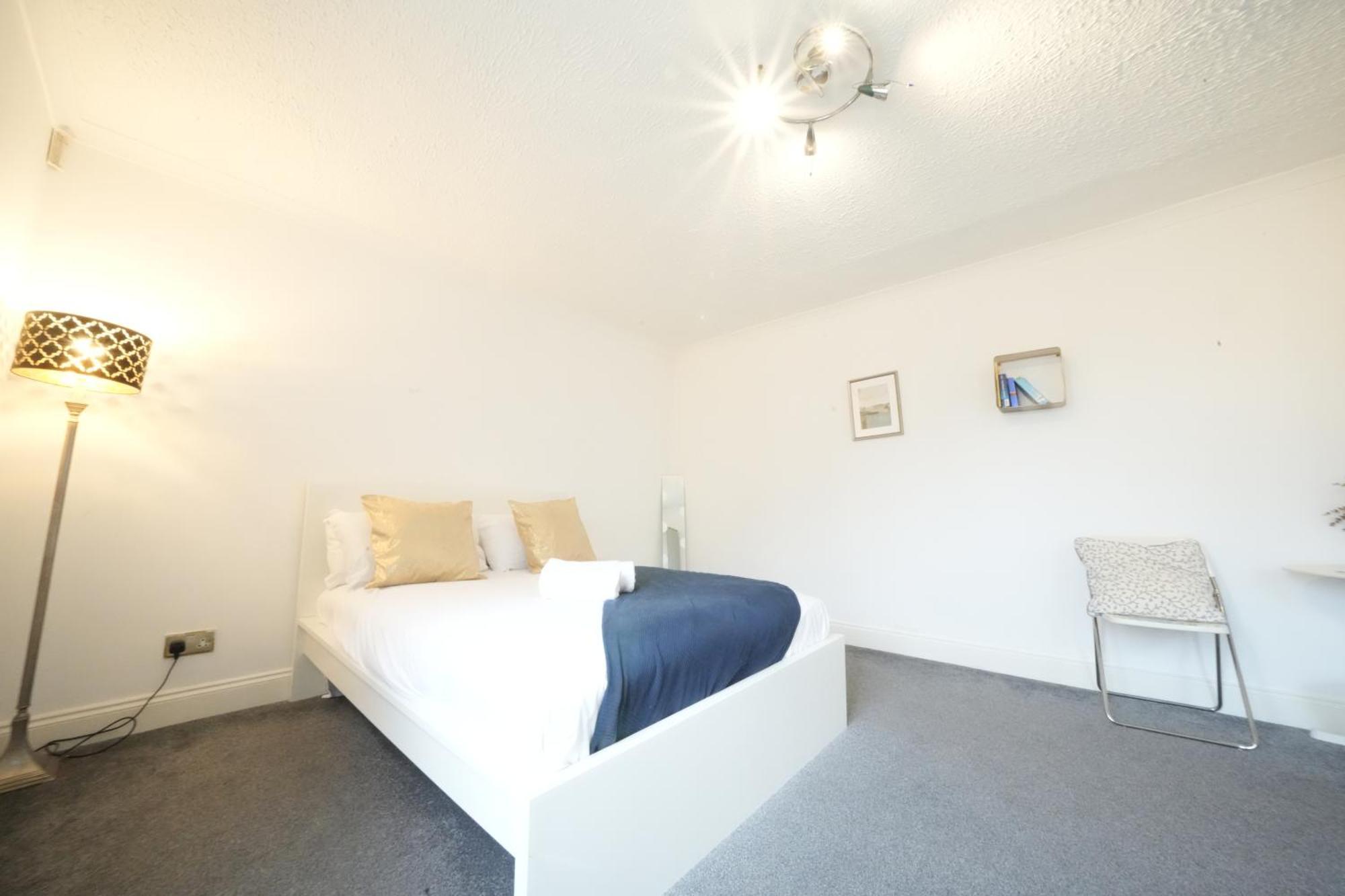 Airport Comfy Stay Harmondsworth Exteriör bild