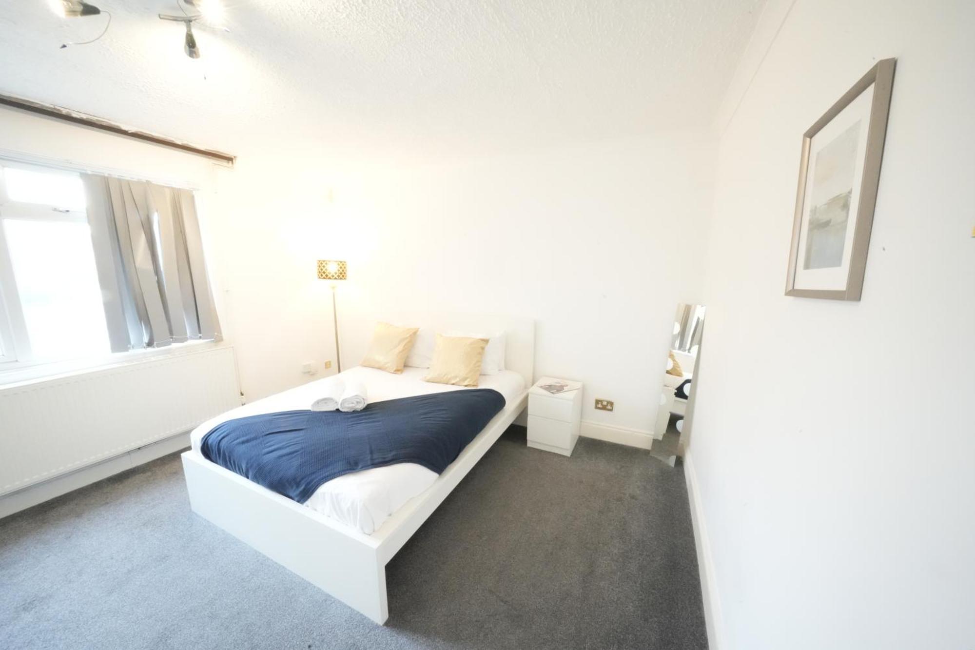 Airport Comfy Stay Harmondsworth Exteriör bild