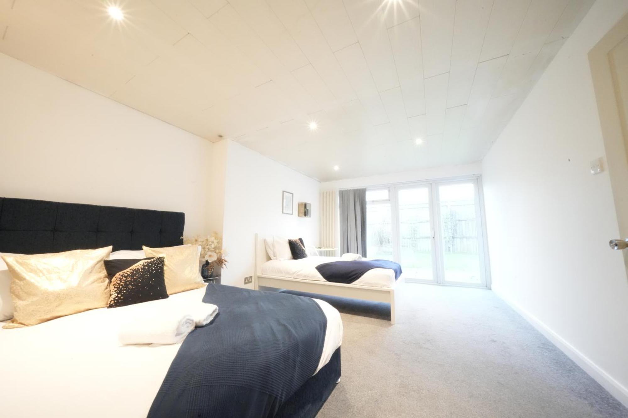 Airport Comfy Stay Harmondsworth Exteriör bild